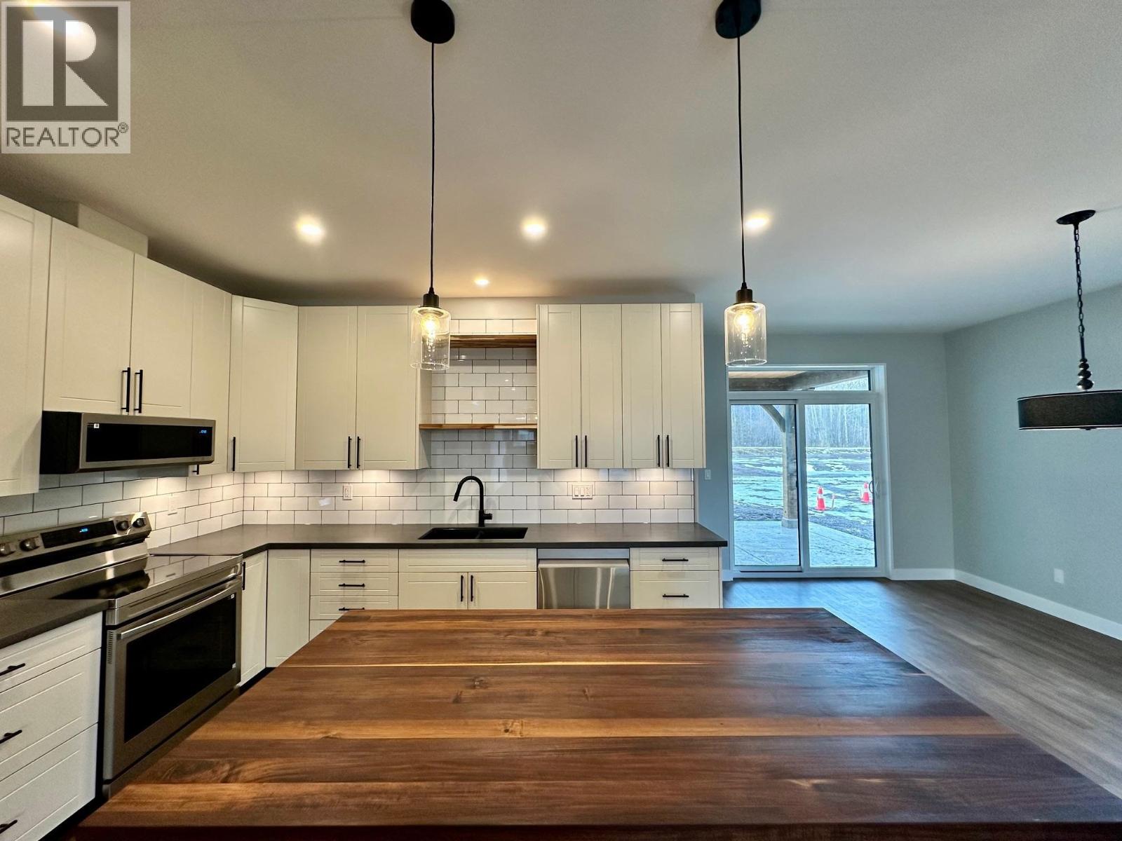 1045 PARKSIDE Avenue, Smithers