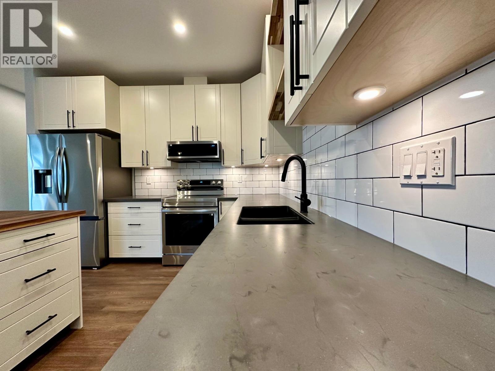 1045 PARKSIDE Avenue, Smithers