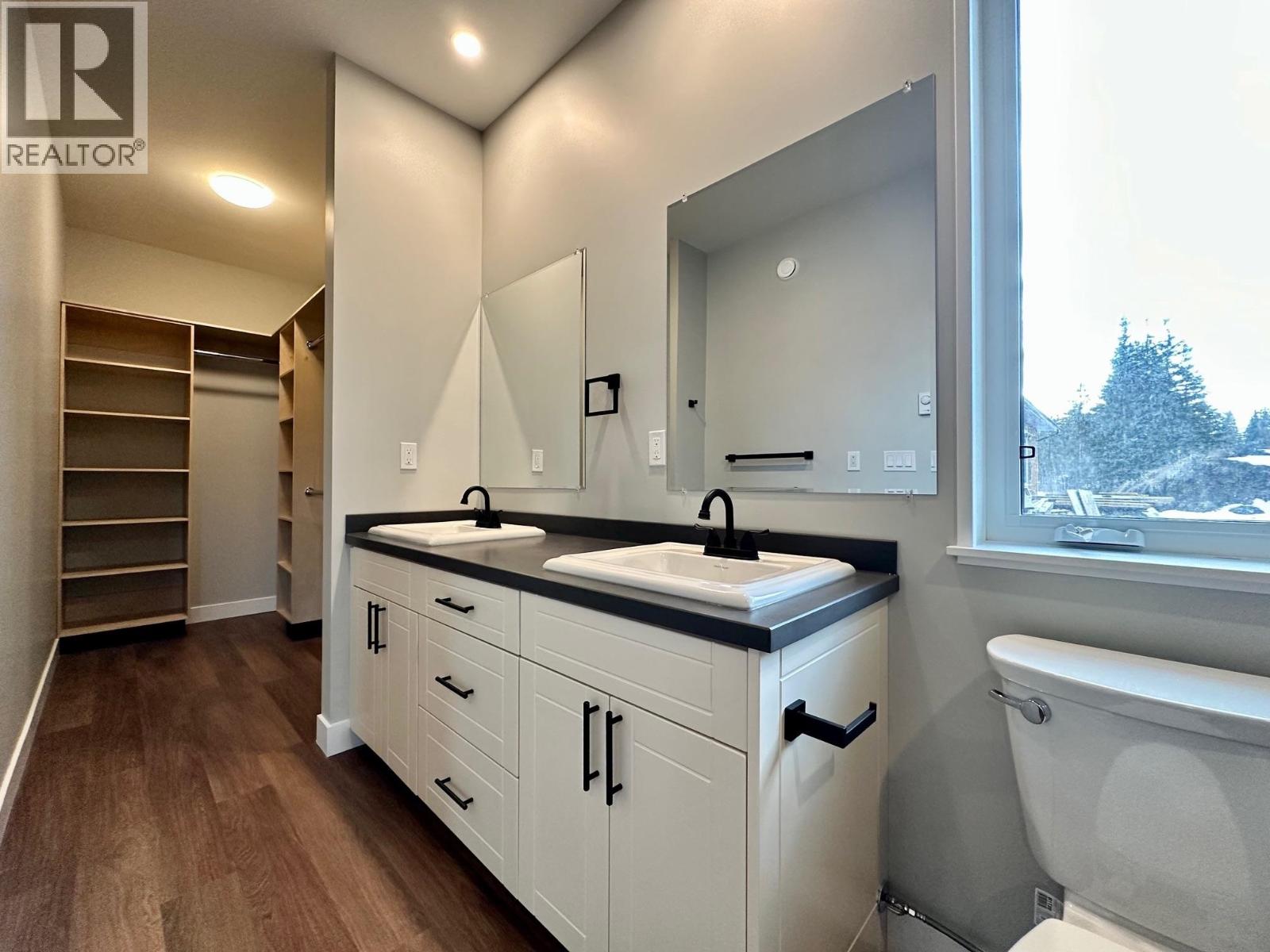 1045 PARKSIDE Avenue, Smithers