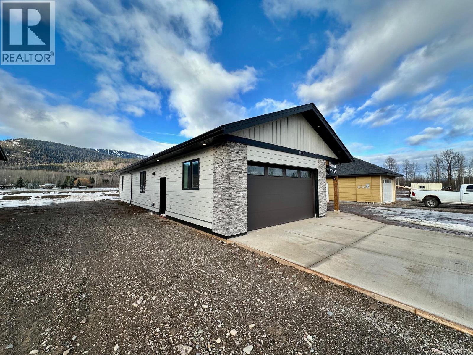 1045 PARKSIDE Avenue, Smithers