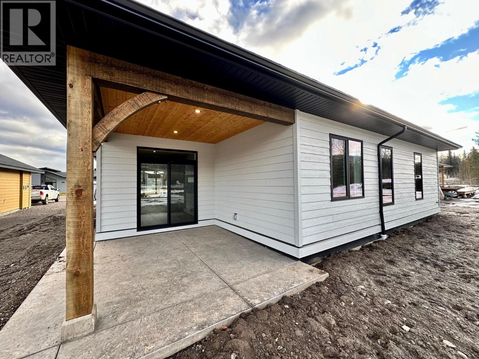 1045 PARKSIDE Avenue, Smithers