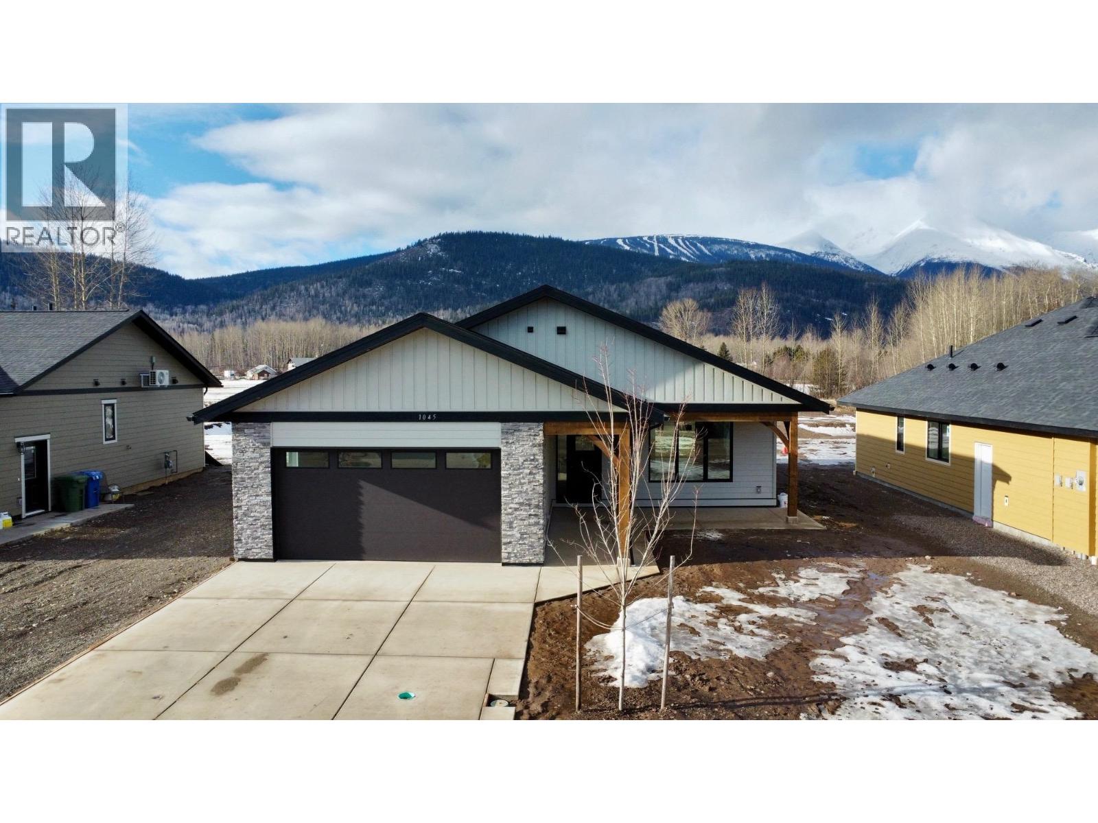 1045 PARKSIDE Avenue, Smithers