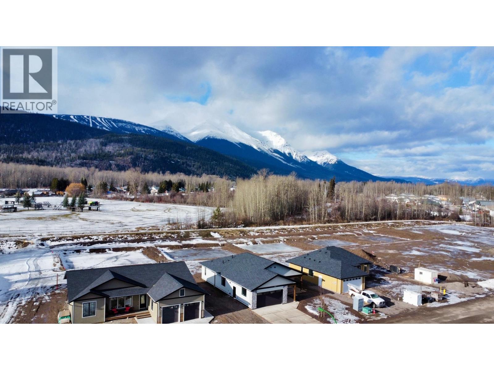 1045 PARKSIDE Avenue, Smithers