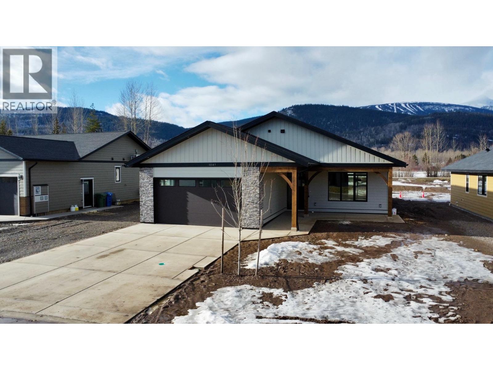 1045 PARKSIDE Avenue, Smithers