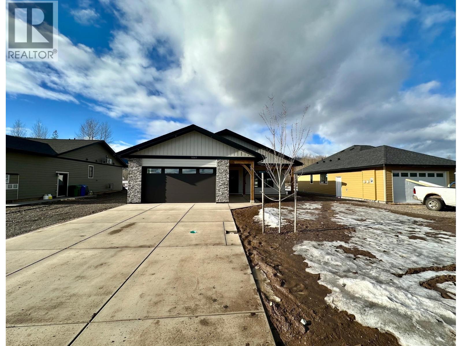 1045 PARKSIDE AVENUE - 4