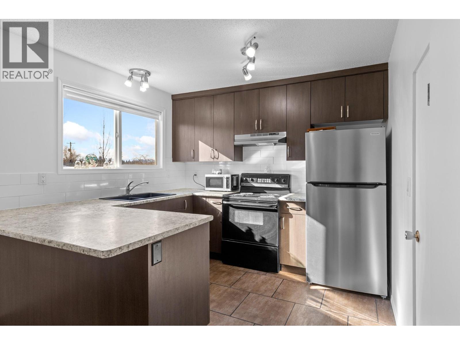  525B Jaschinsky Road, Kelowna