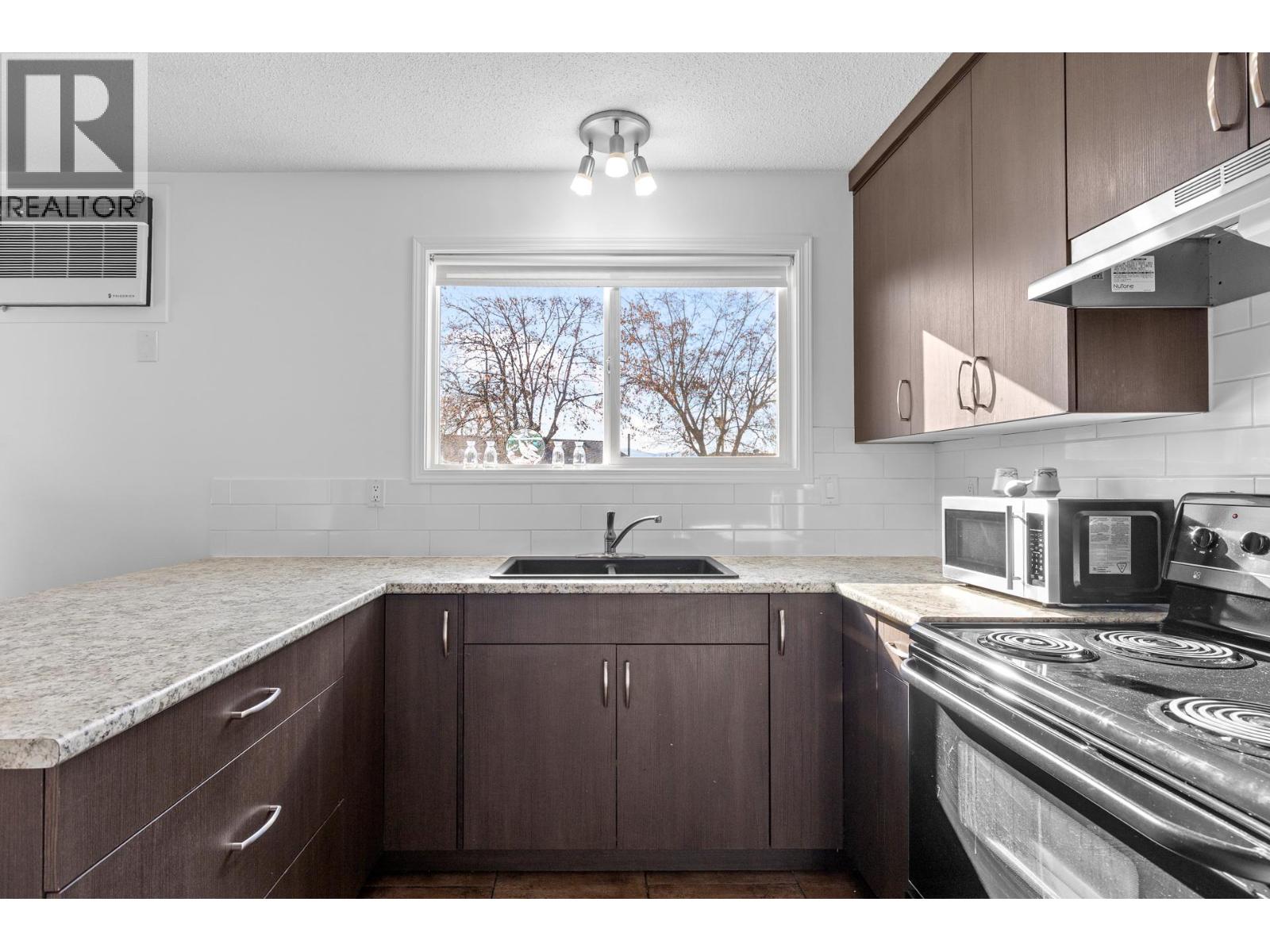  525B Jaschinsky Road, Kelowna