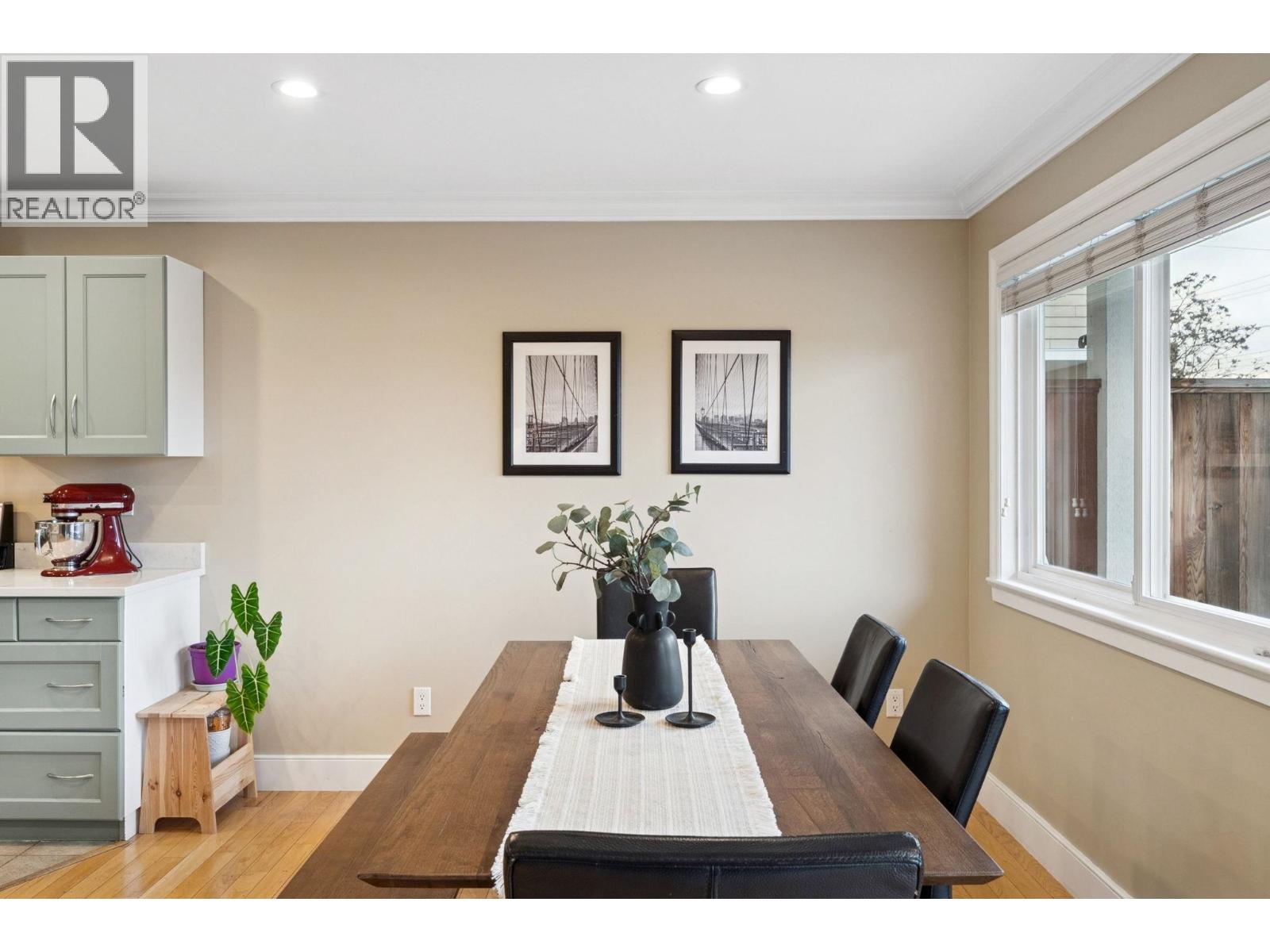 353 E 5TH STREET, North Vancouver