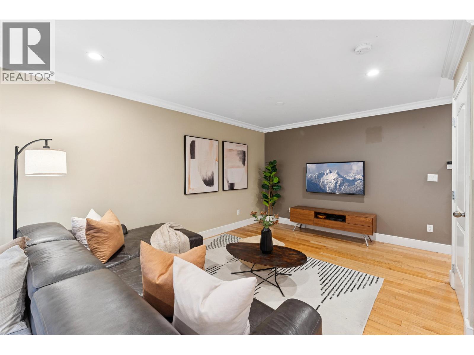 353 E 5TH STREET, North Vancouver