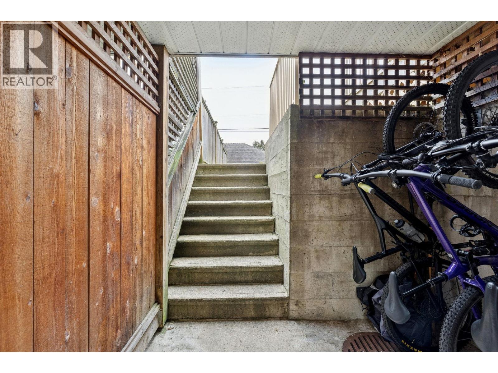 353 E 5TH STREET, North Vancouver