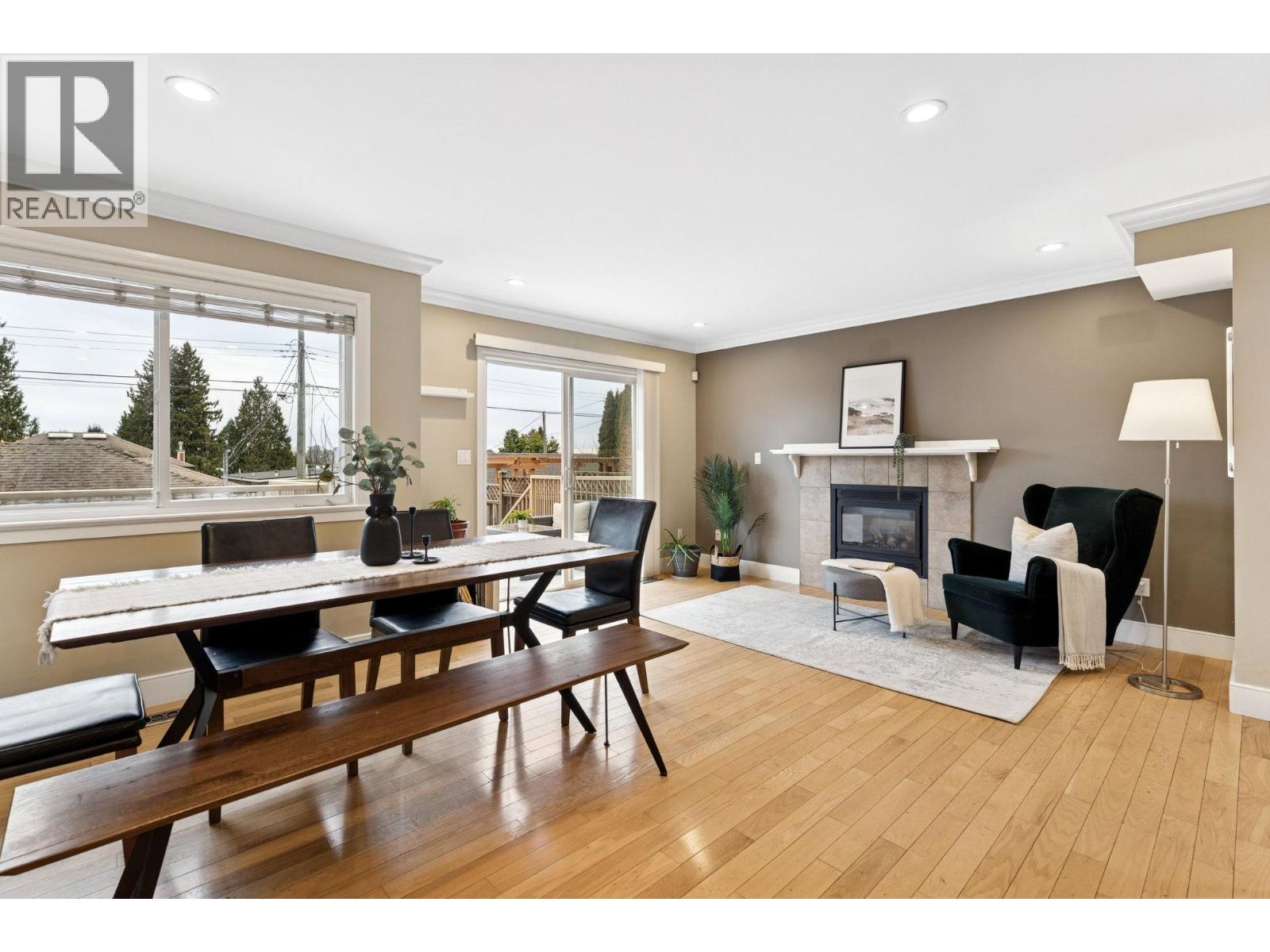 353 E 5TH STREET, North Vancouver