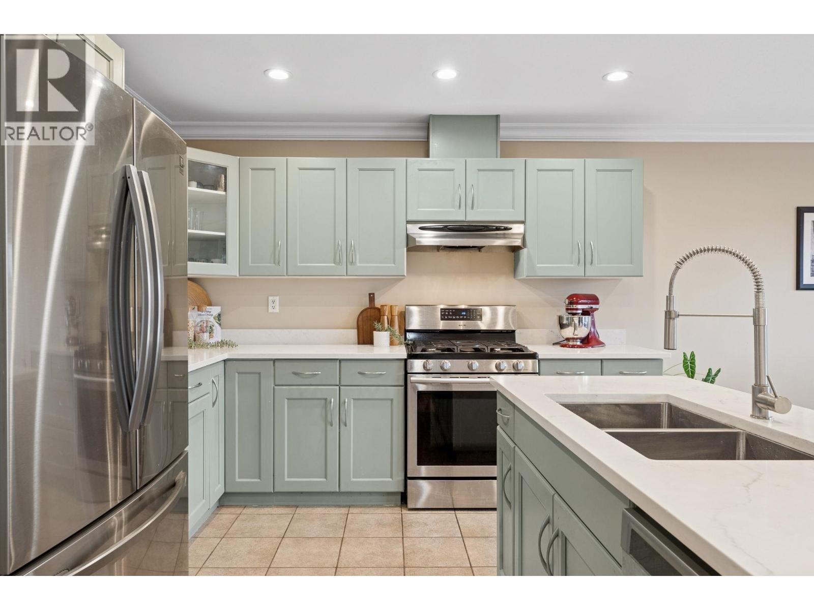 353 E 5TH STREET, North Vancouver