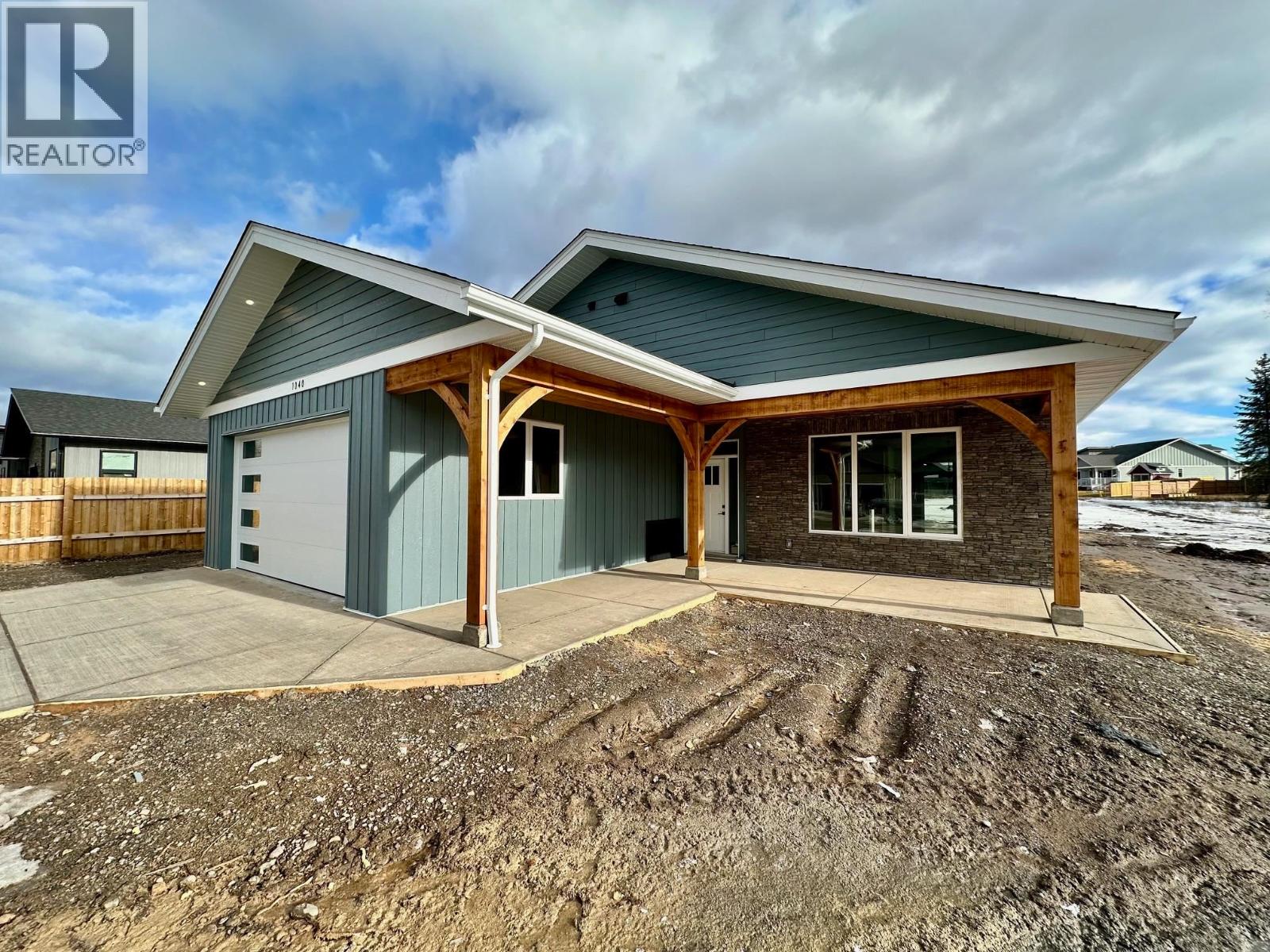 1040 PARKSIDE Avenue, Smithers