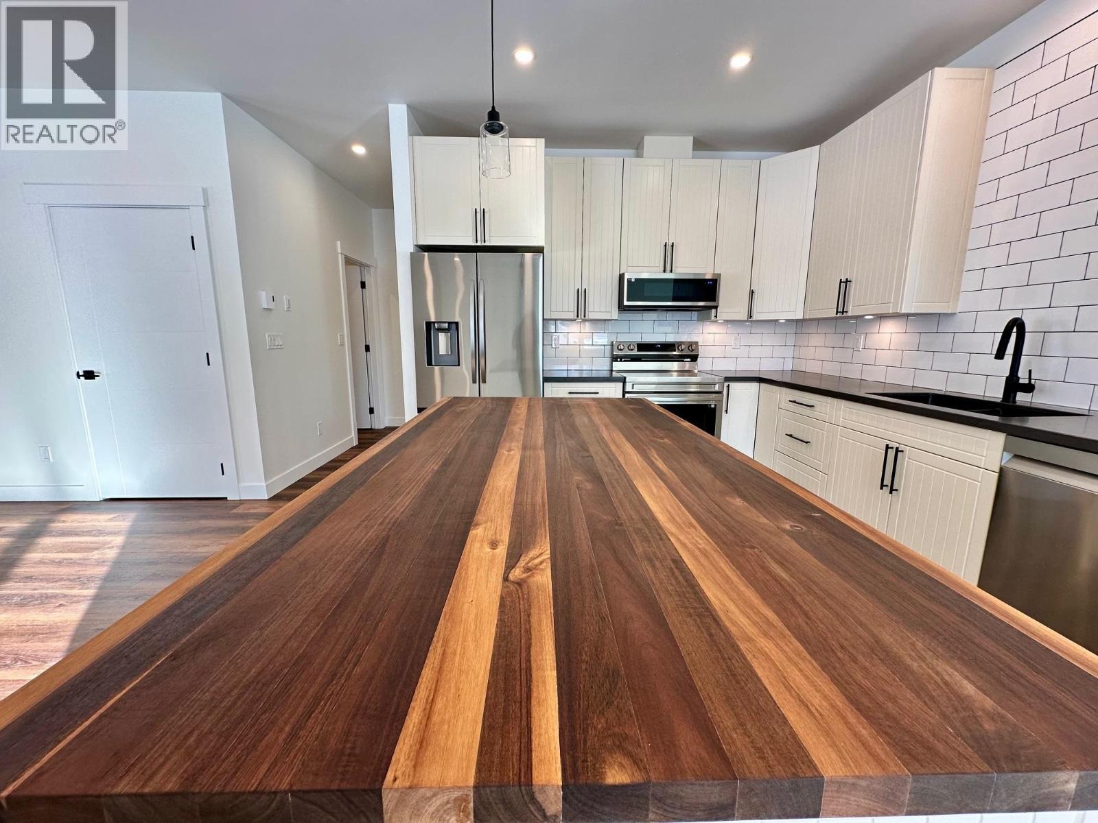 1040 PARKSIDE Avenue, Smithers