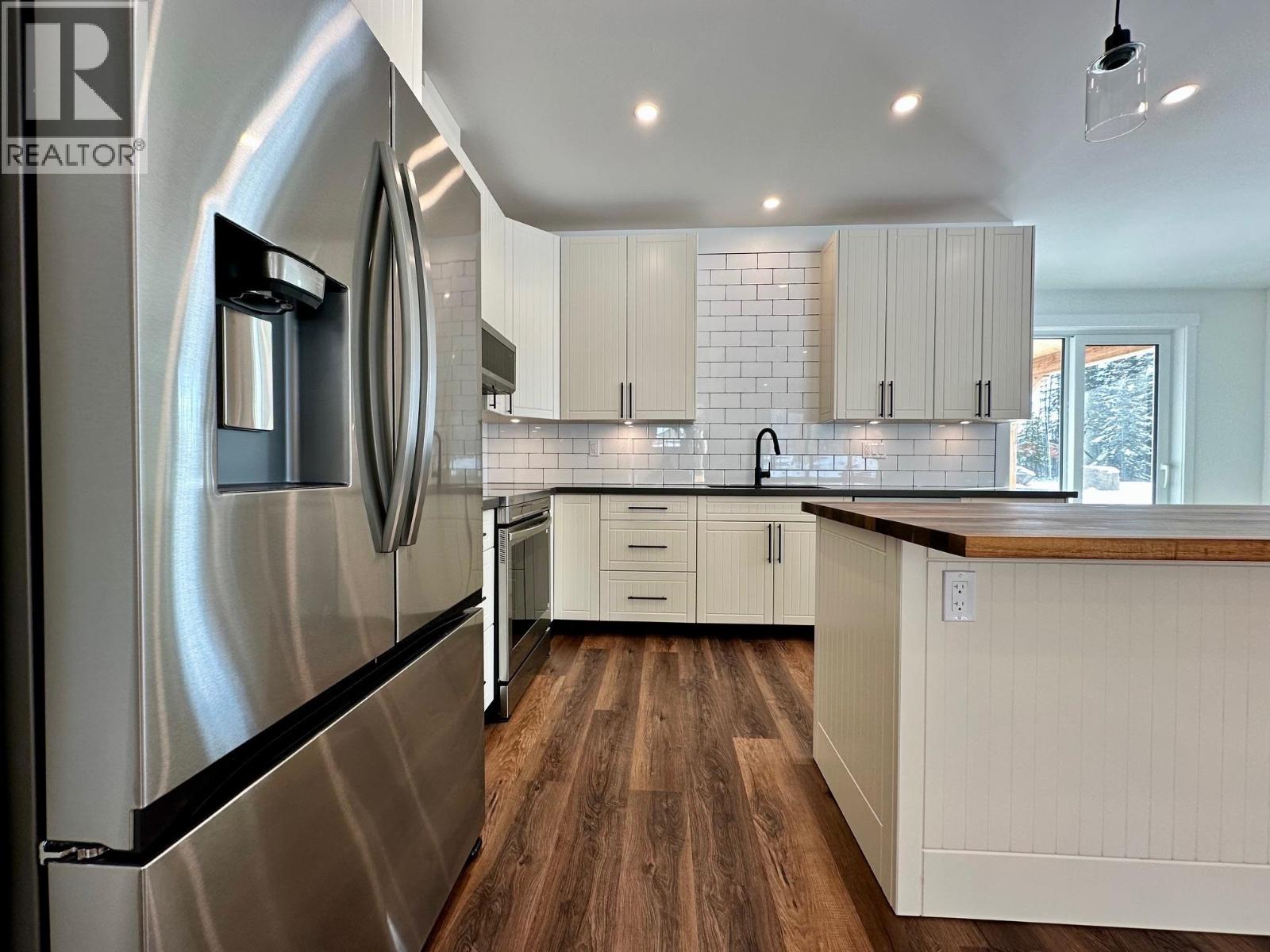 1040 PARKSIDE Avenue, Smithers