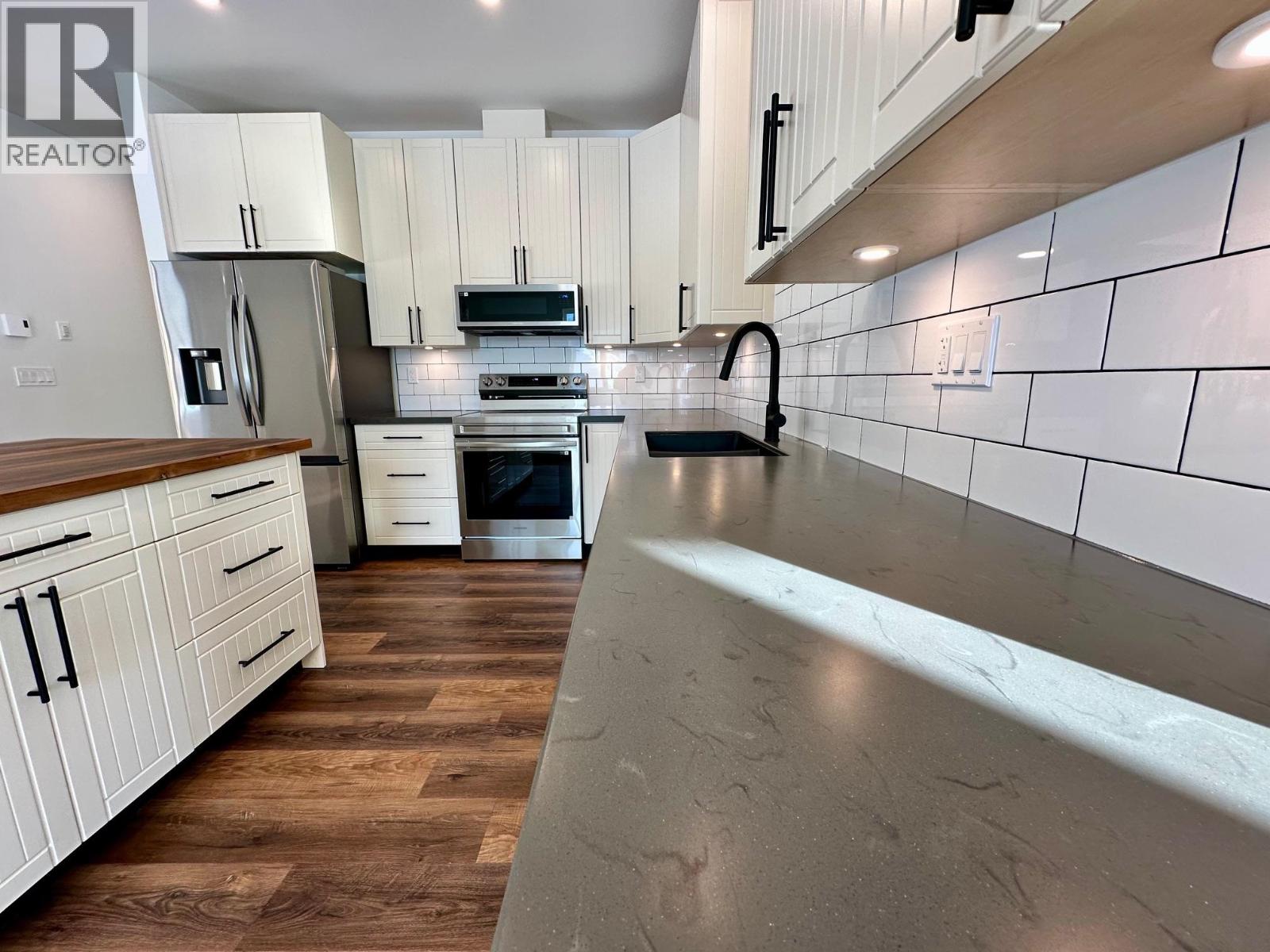 1040 PARKSIDE AVENUE - 17