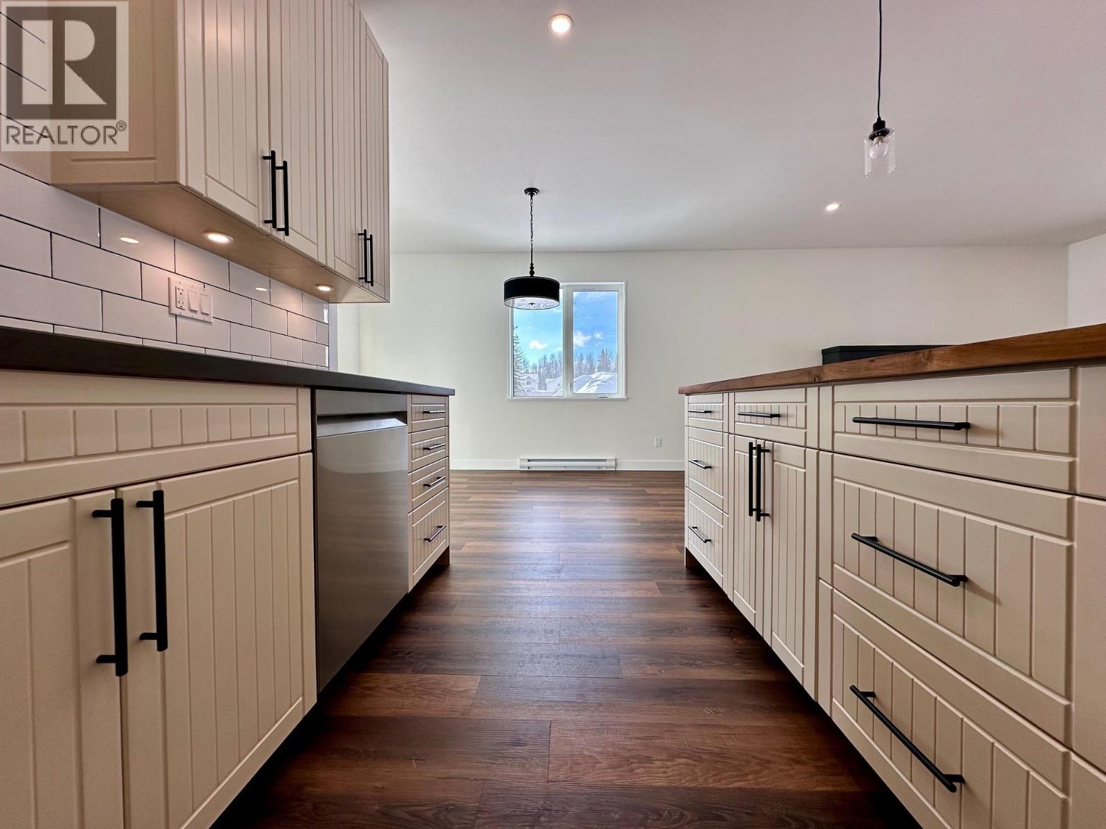 1040 PARKSIDE AVENUE - 18