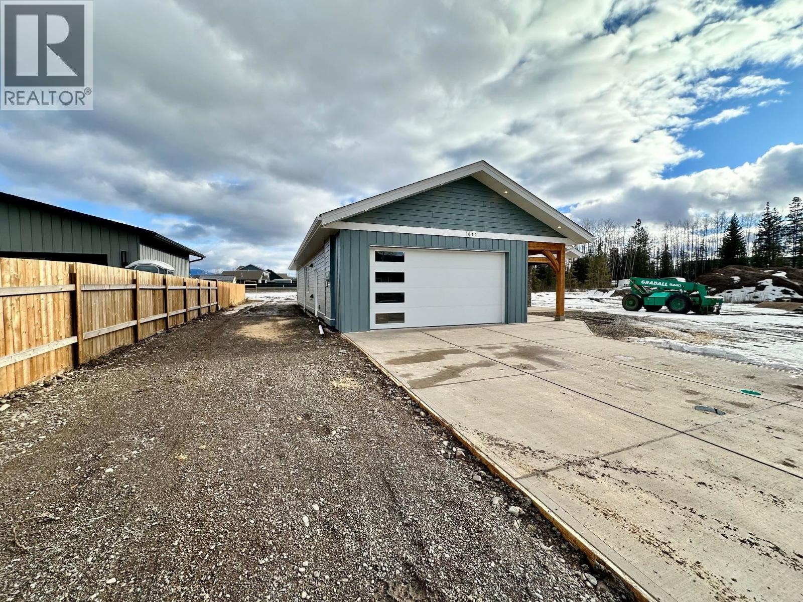 1040 PARKSIDE Avenue, Smithers