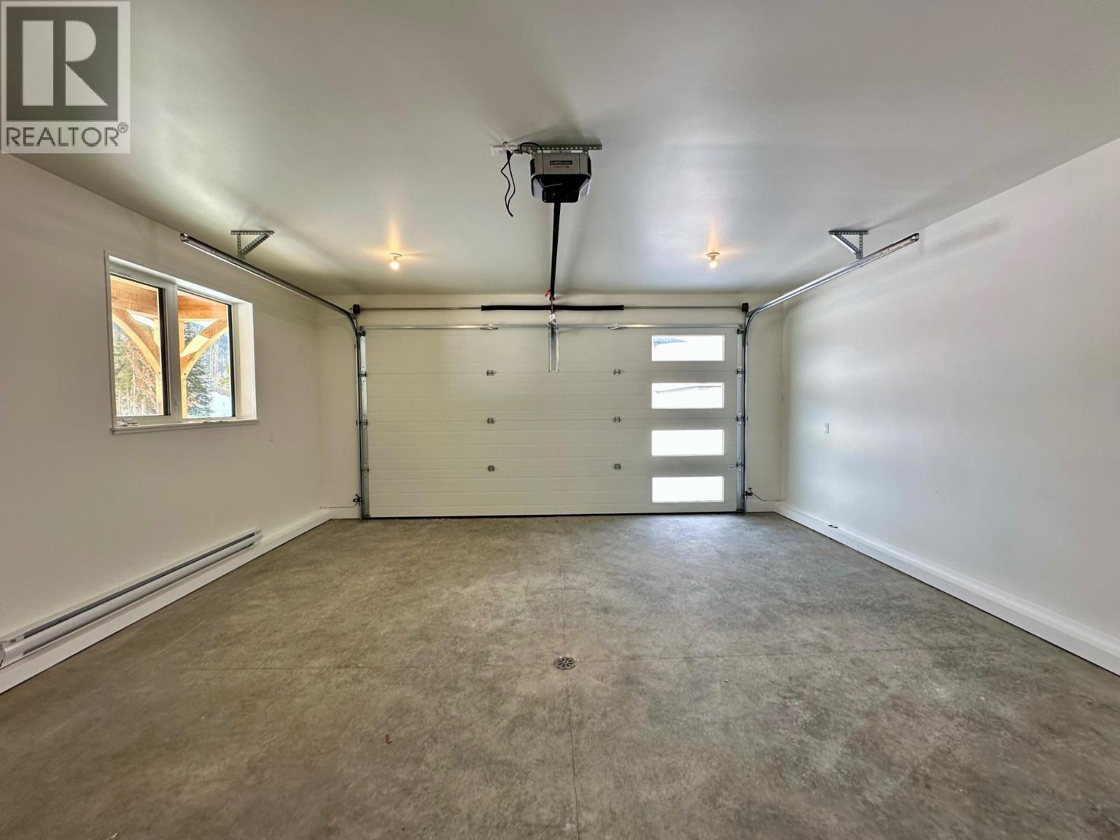 1040 PARKSIDE Avenue, Smithers