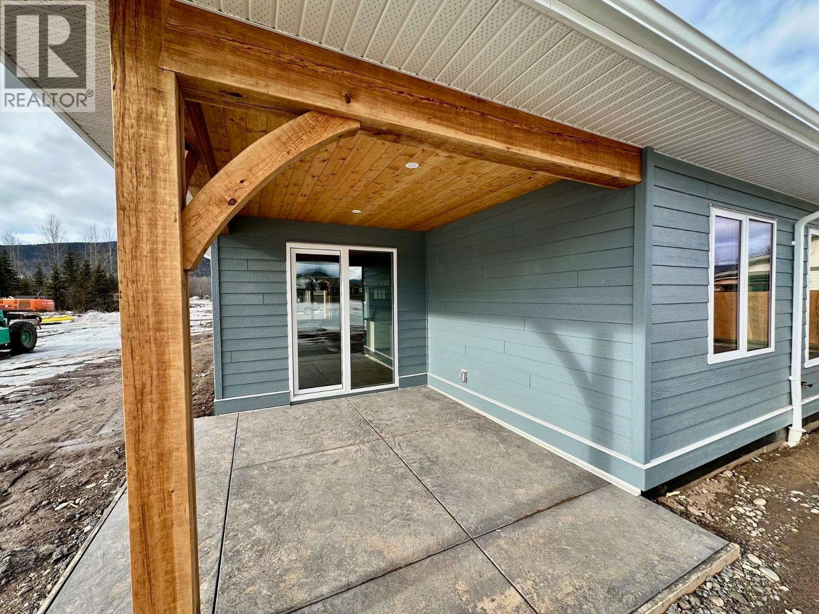 1040 PARKSIDE Avenue, Smithers