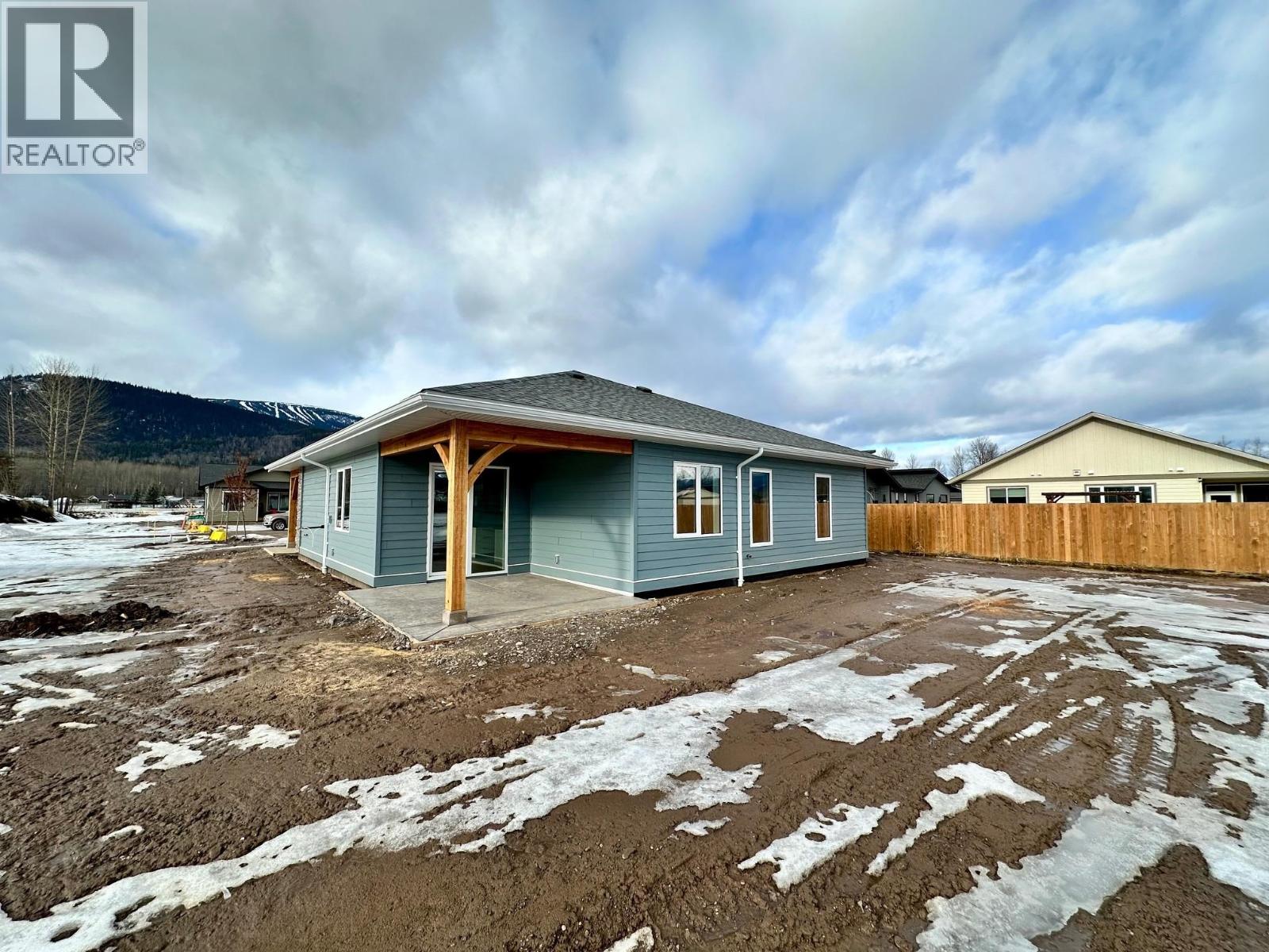 1040 PARKSIDE Avenue, Smithers