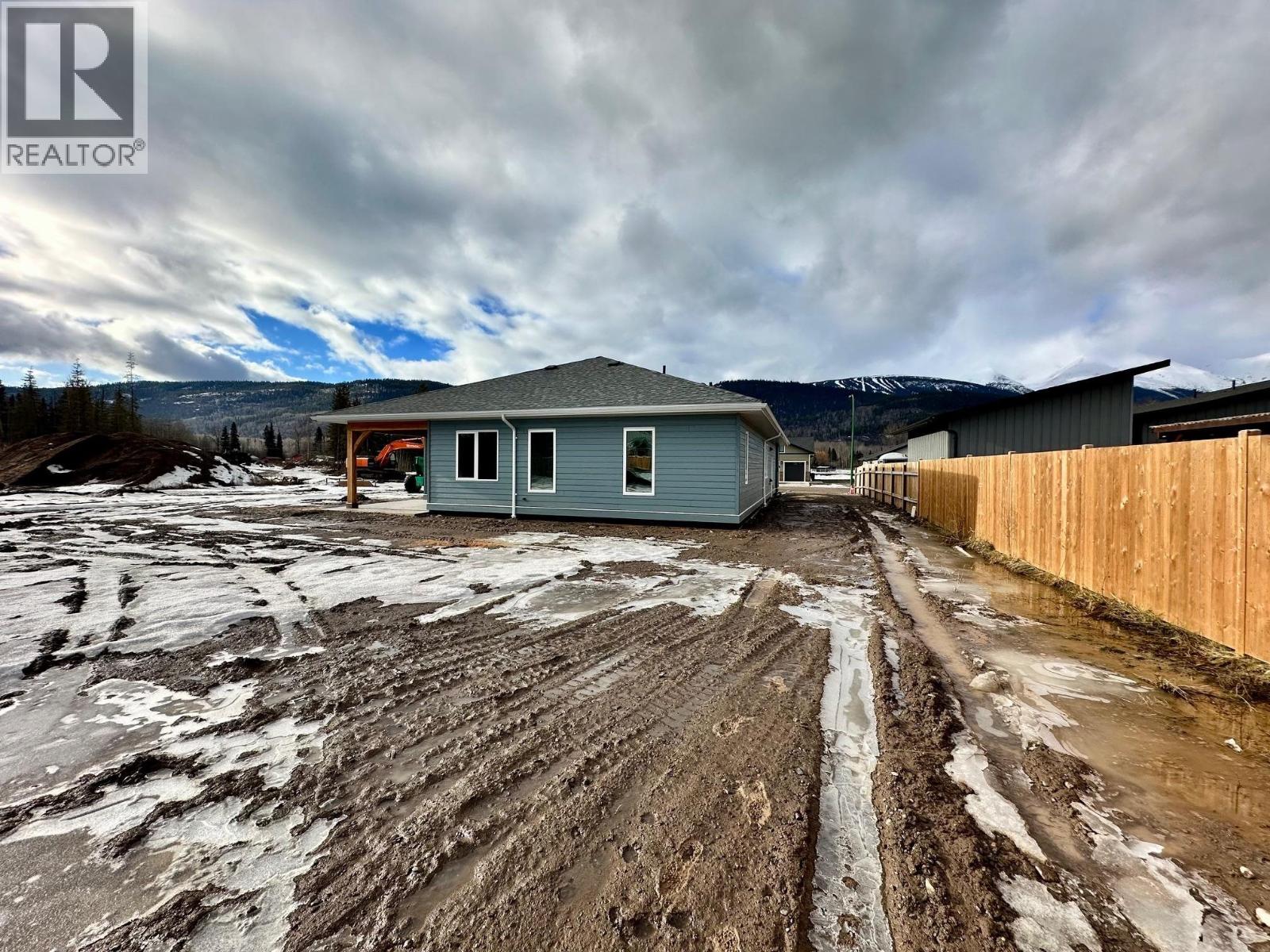 1040 PARKSIDE Avenue, Smithers