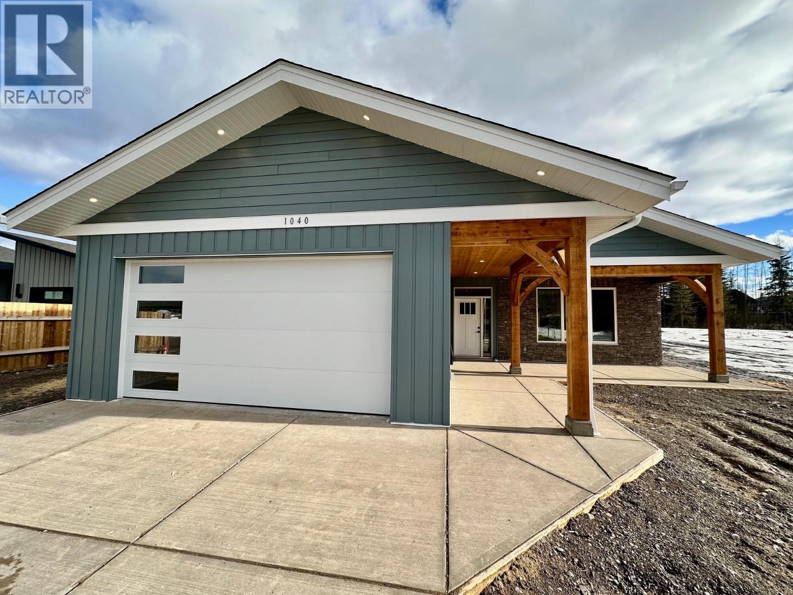 1040 PARKSIDE Avenue, Smithers