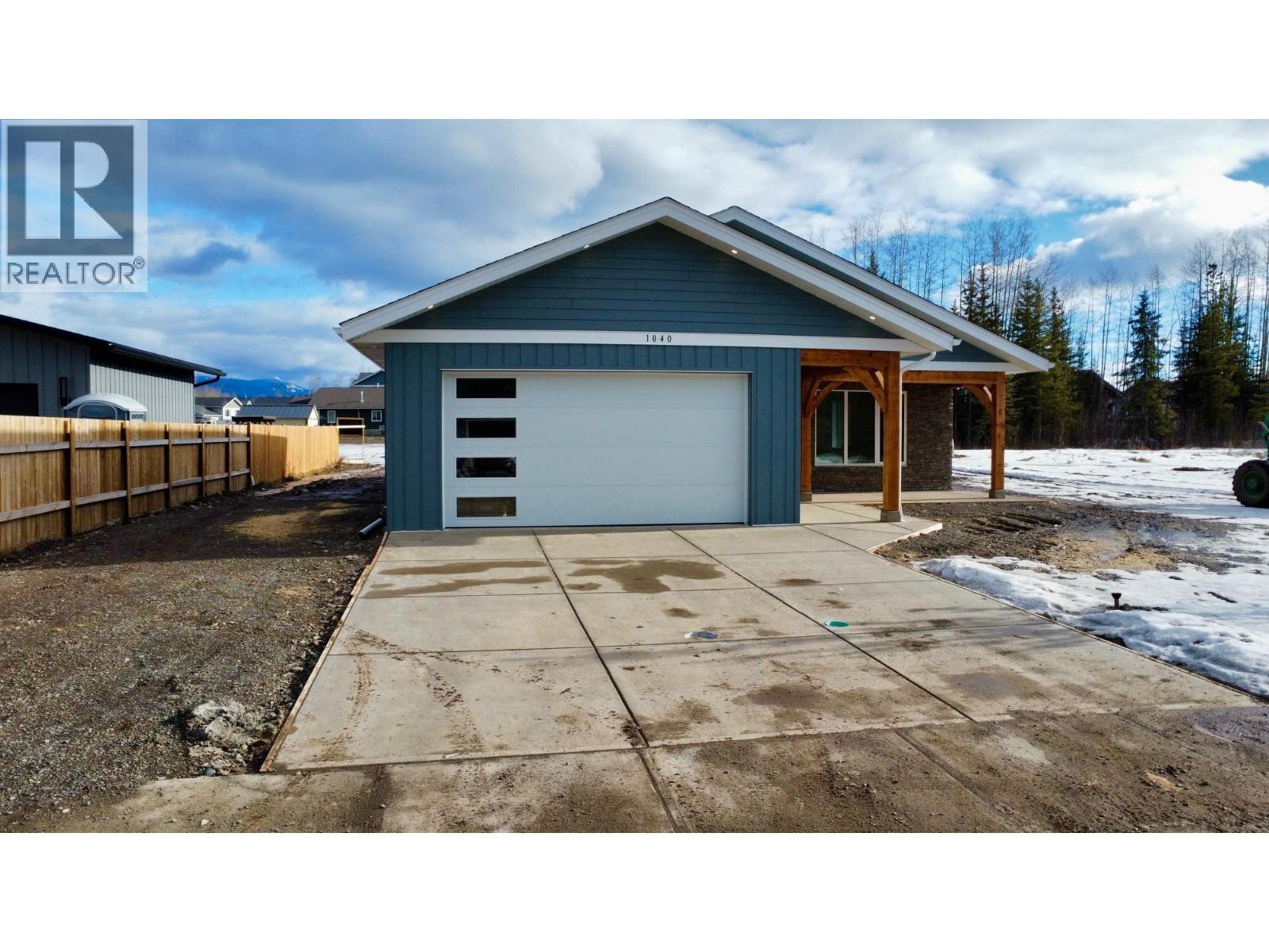 1040 PARKSIDE Avenue, Smithers