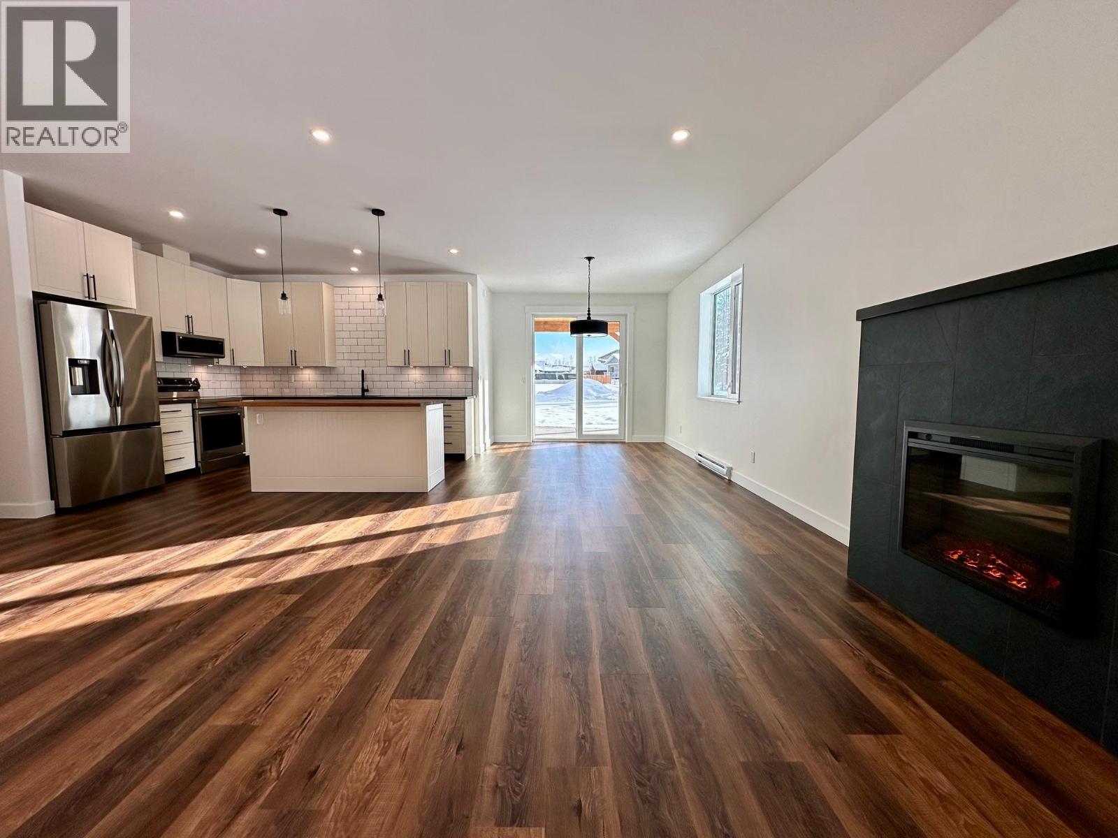 1040 PARKSIDE Avenue, Smithers