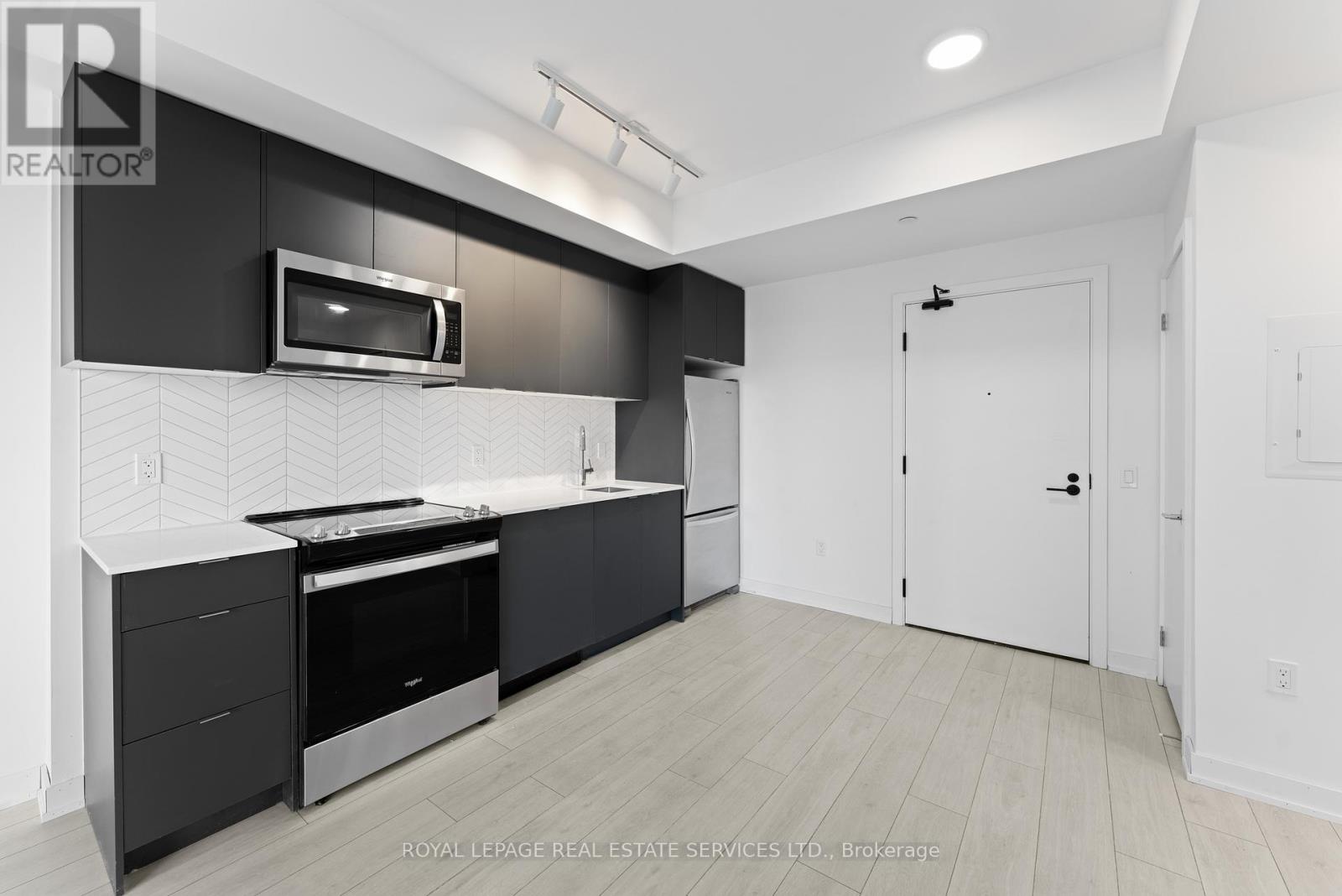 1606 Charles Unit 601 photo 2