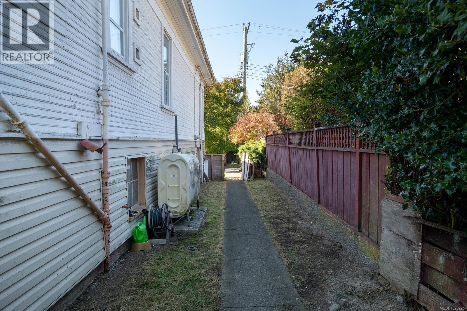  2639 Prior Street, Victoria