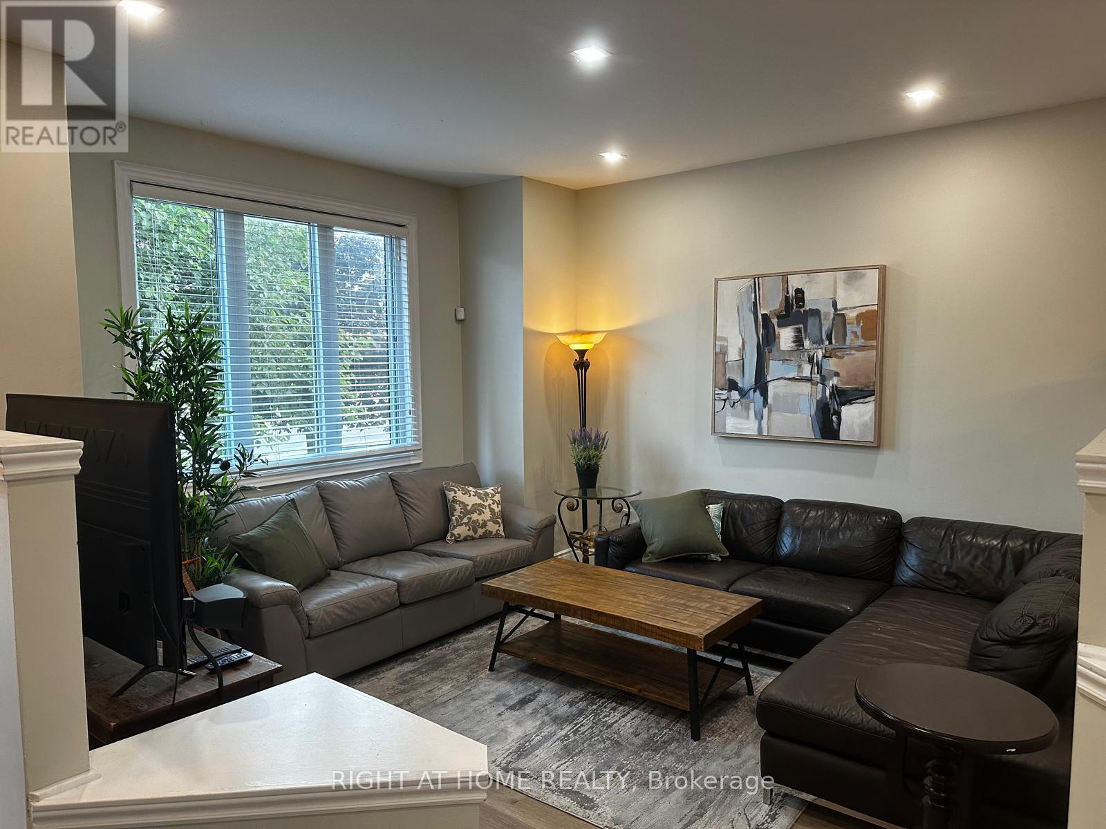 741 Innisfil Beach photo 4