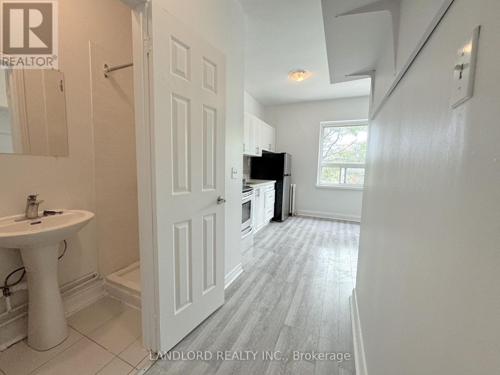 3 - 1156 WESTON ROAD - Photo 5 of 7, Toronto (Mount Dennis), Ontario