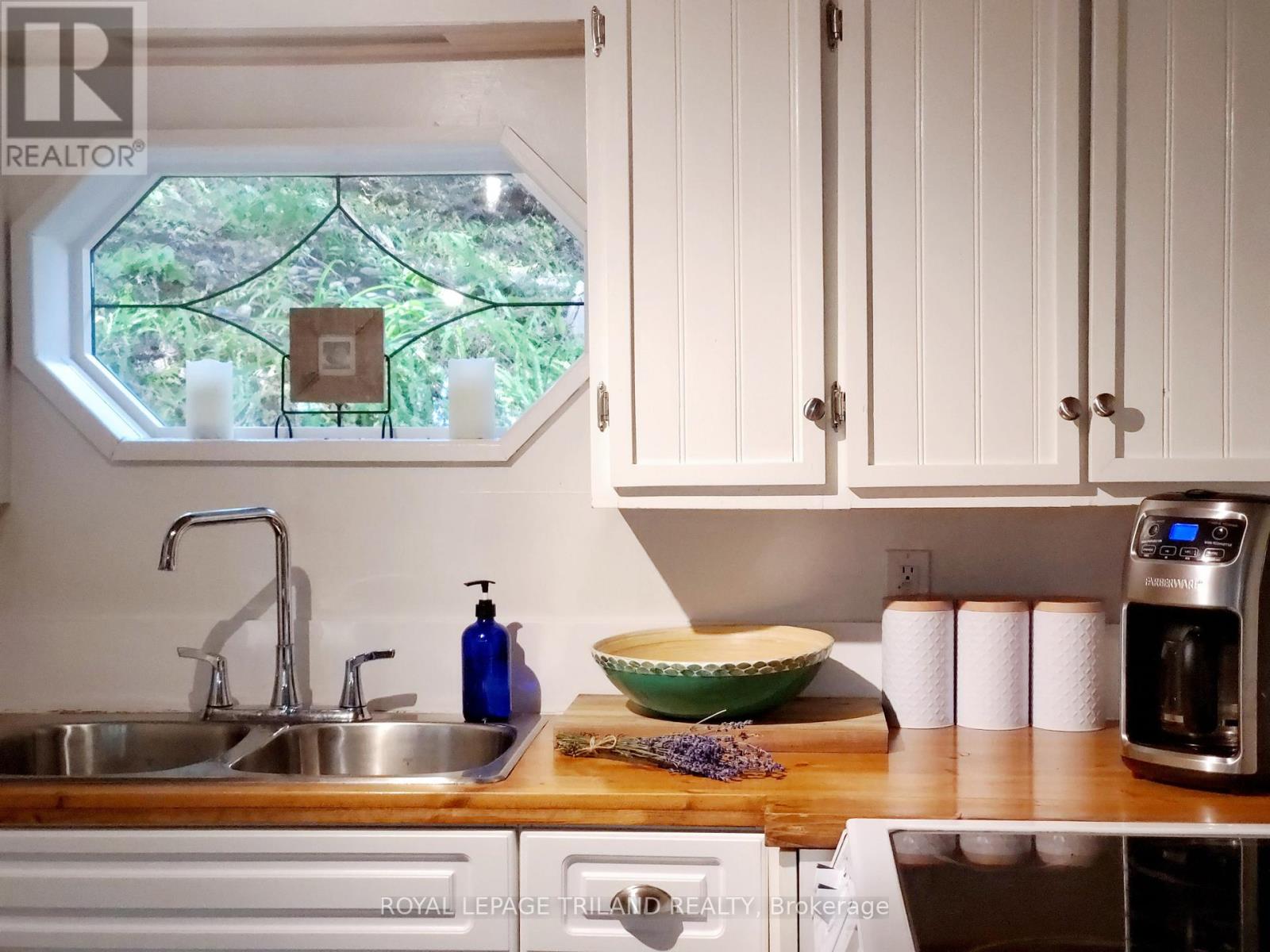 477 DOVER PLACE - Photo 3 of 10, Central Elgin (Port Stanley), Ontario