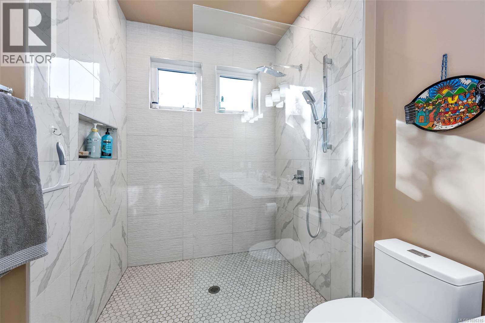 1 630 Brookside Rd, Colwood