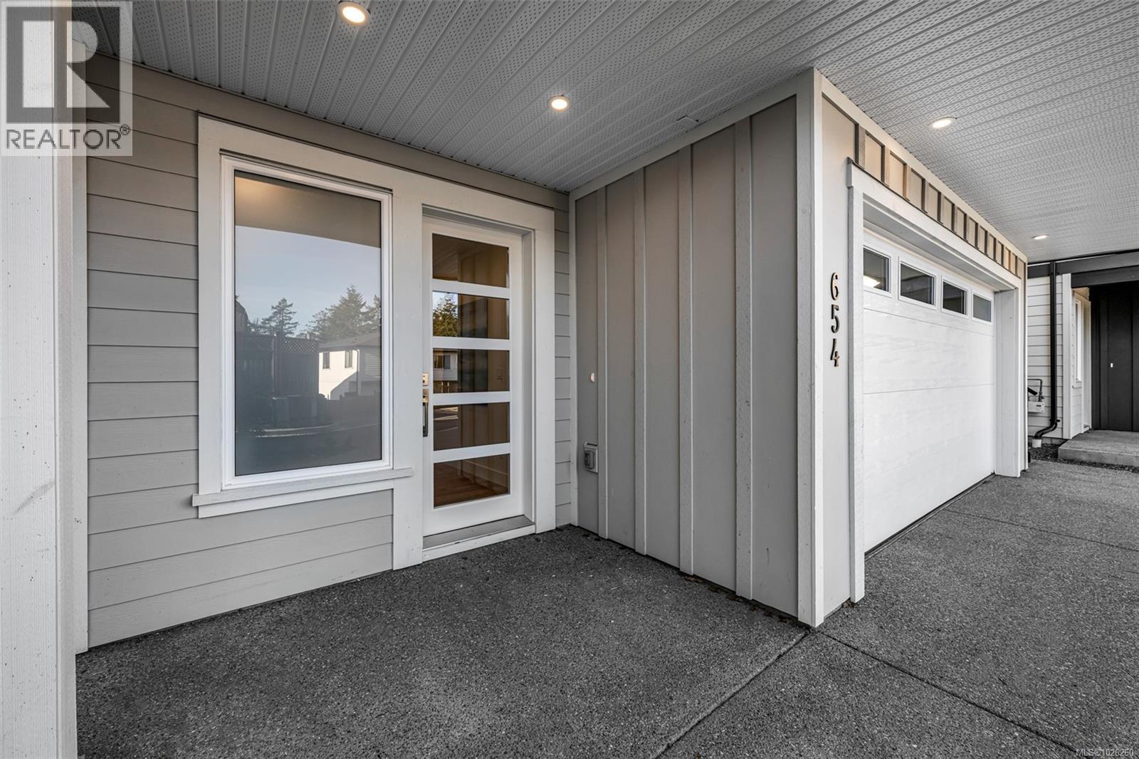  654 Wisteria Ridge, Langford