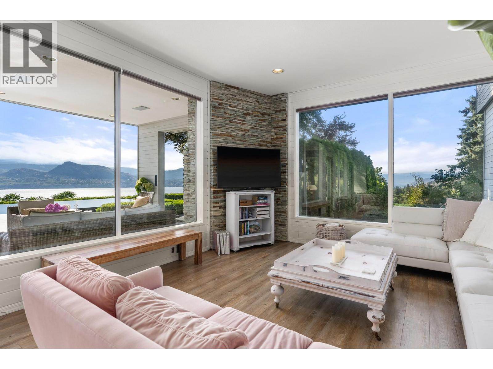 1030 King Drive, Naramata