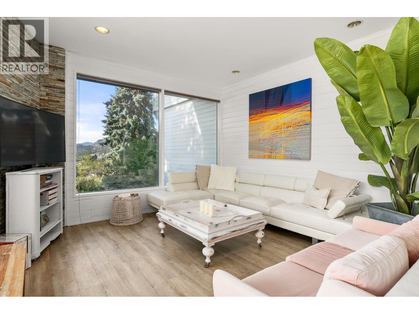 1030 King Drive, Naramata