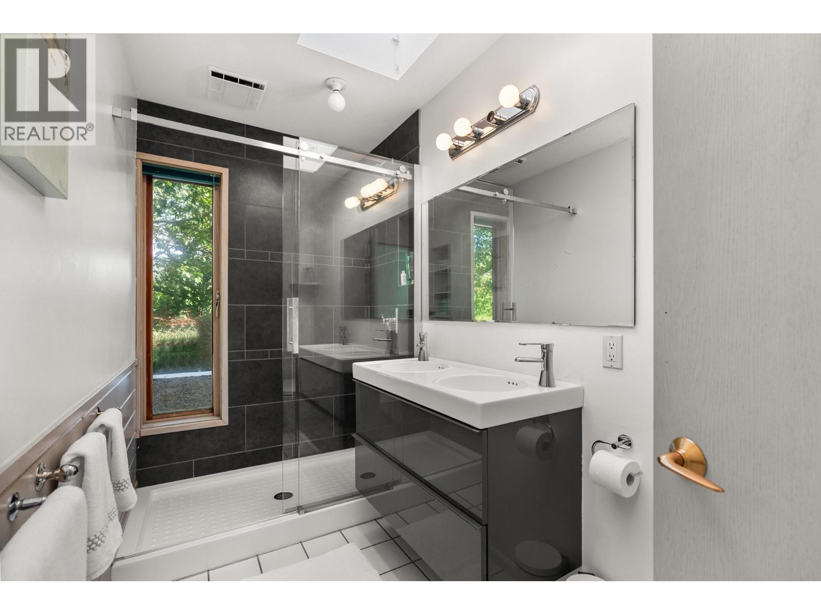 1030 King Drive, Naramata