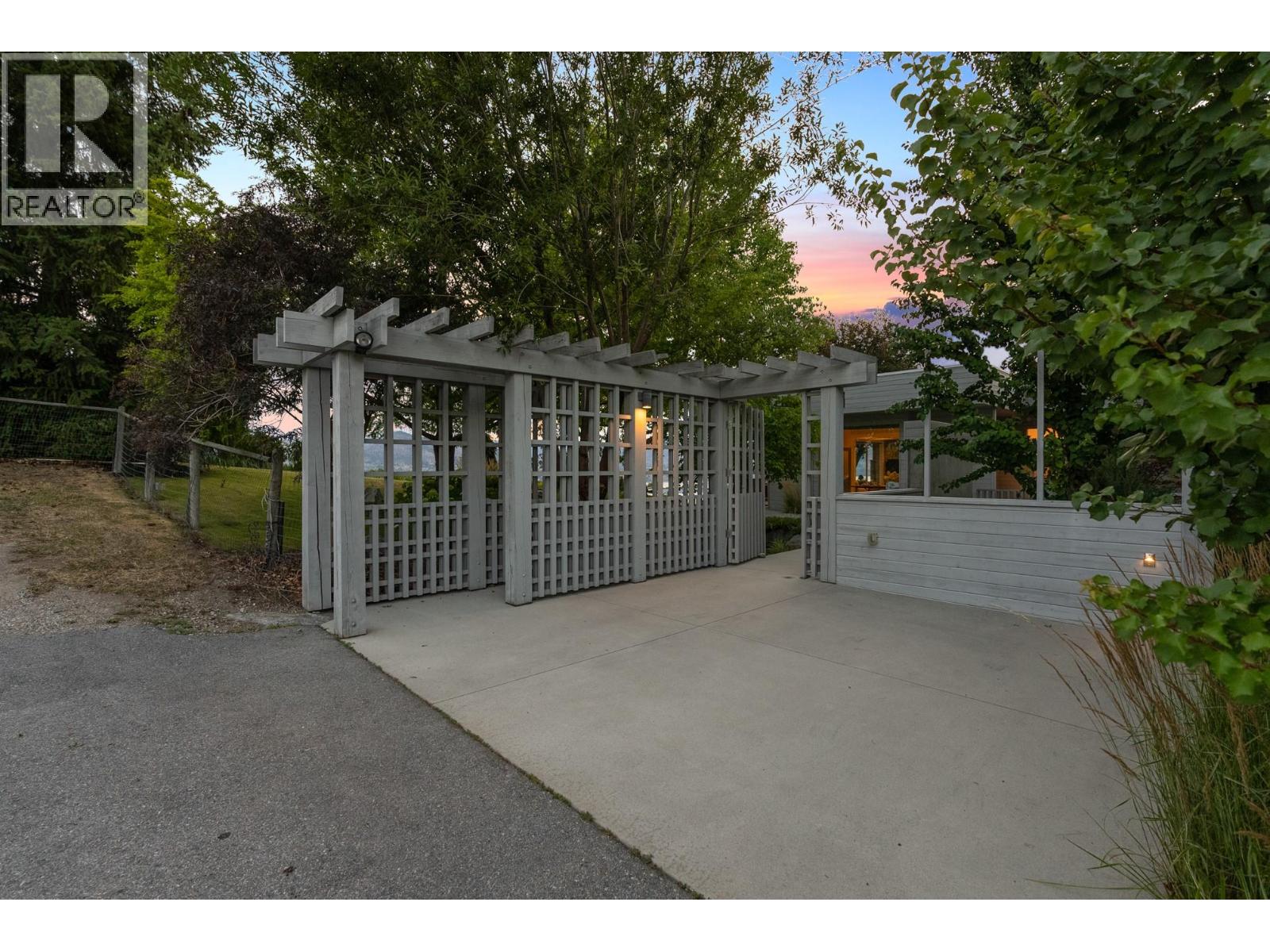 1030 King Drive, Naramata