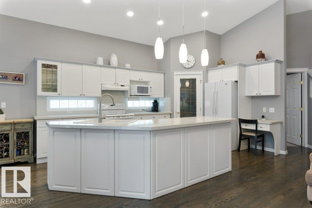 8 OSBORNE CL, St. Albert