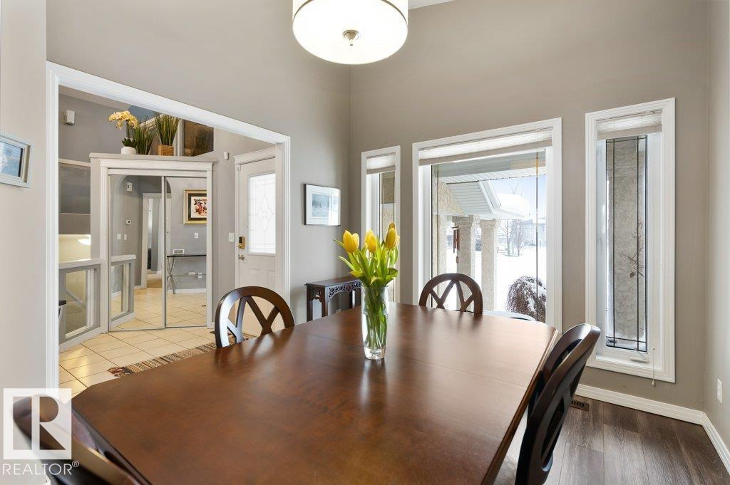 8 OSBORNE CL, St. Albert