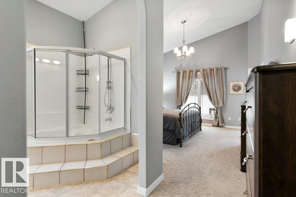 8 OSBORNE CL, St. Albert