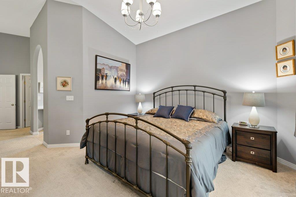 8 OSBORNE CL, St. Albert