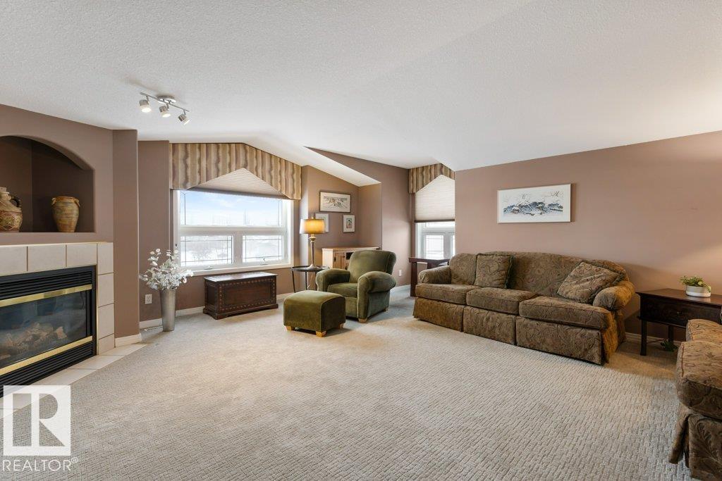 8 OSBORNE CL, St. Albert