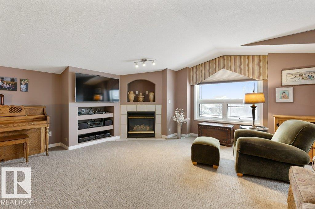 8 OSBORNE CL, St. Albert