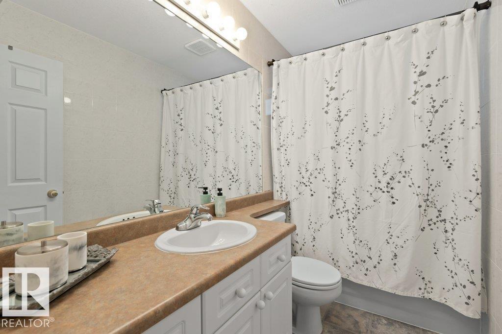 8 OSBORNE CL, St. Albert