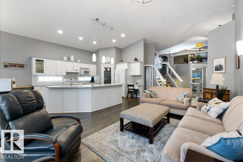 8 OSBORNE CL, St. Albert