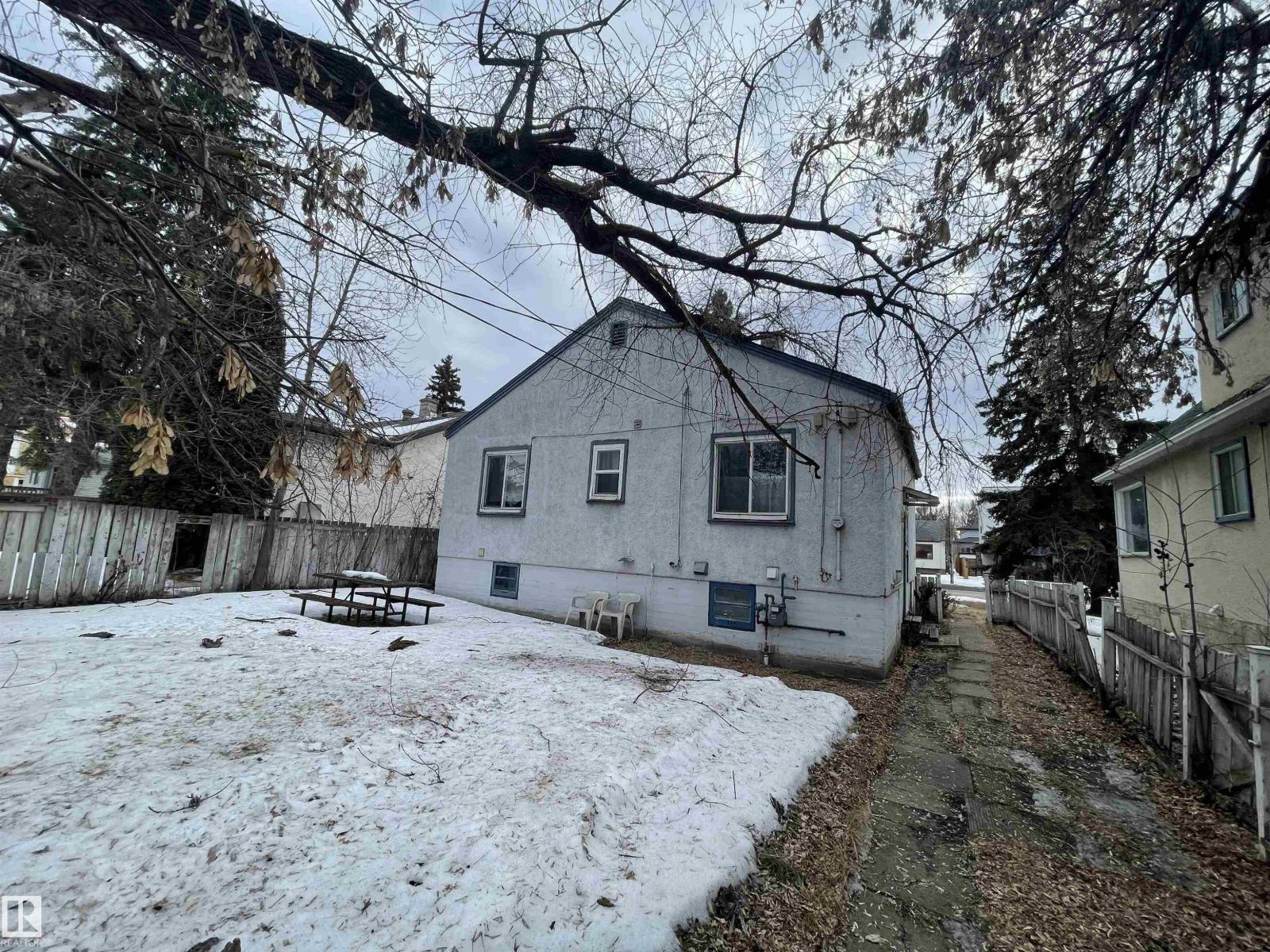 11250 72 AV NW, Edmonton