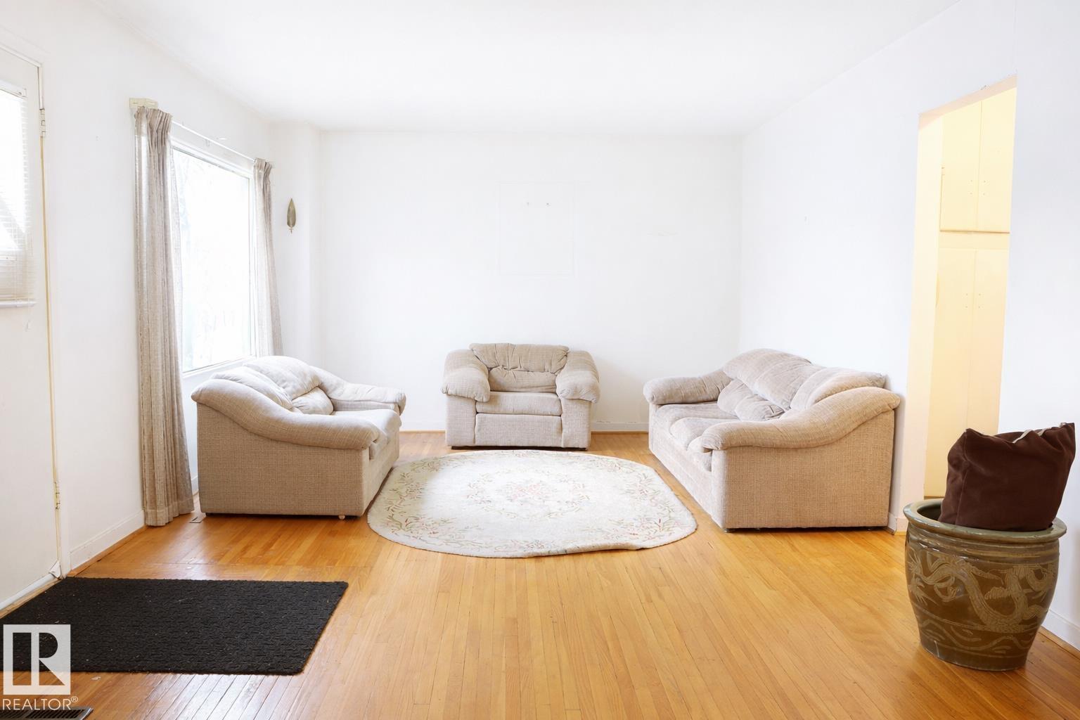 11250 72 AV NW, Edmonton